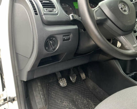 Белый Шкода Фабия, объемом двигателя 1.4 л и пробегом 210 тыс. км за 6600 $, фото 13 на Automoto.ua