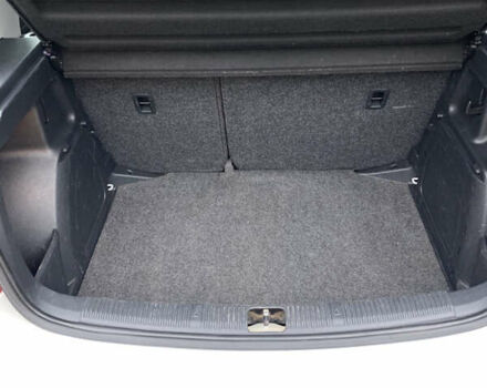 Белый Шкода Фабия, объемом двигателя 1.4 л и пробегом 210 тыс. км за 6600 $, фото 18 на Automoto.ua