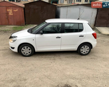 Белый Шкода Фабия, объемом двигателя 1.4 л и пробегом 210 тыс. км за 6600 $, фото 3 на Automoto.ua