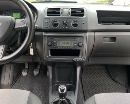 Белый Шкода Фабия, объемом двигателя 1.4 л и пробегом 210 тыс. км за 6600 $, фото 25 на Automoto.ua