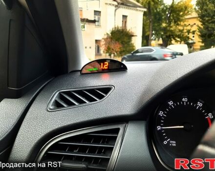 Шкода Фабия 2015 в Киеве на Automoto.ua Белый Шкода Фабия, объемом двигателя 1 л и пробегом 230 тыс. км за 5299 $, фото 7 на Automoto.ua