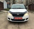 Белый Шкода Фабия, объемом двигателя 1.4 л и пробегом 211 тыс. км за 6300 $, фото 1 на Automoto.ua