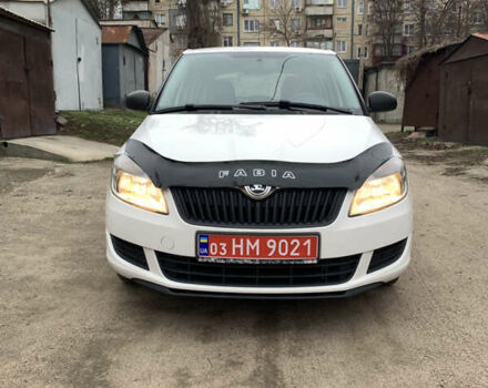 Белый Шкода Фабия, объемом двигателя 1.4 л и пробегом 210 тыс. км за 6600 $, фото 2 на Automoto.ua