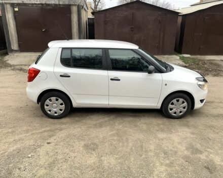 Белый Шкода Фабия, объемом двигателя 1.4 л и пробегом 210 тыс. км за 6600 $, фото 2 на Automoto.ua