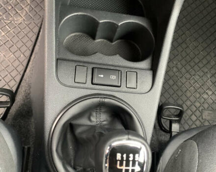 Белый Шкода Фабия, объемом двигателя 1.4 л и пробегом 210 тыс. км за 6600 $, фото 38 на Automoto.ua