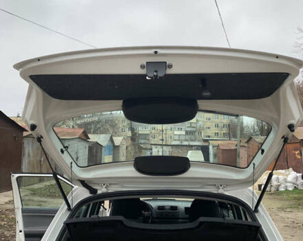 Белый Шкода Фабия, объемом двигателя 1.4 л и пробегом 210 тыс. км за 6600 $, фото 17 на Automoto.ua