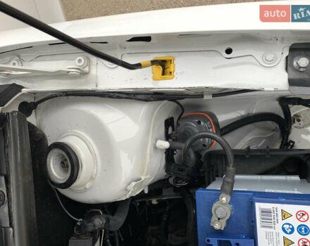 Белый Шкода Фабия, объемом двигателя 1.4 л и пробегом 210 тыс. км за 6600 $, фото 32 на Automoto.ua