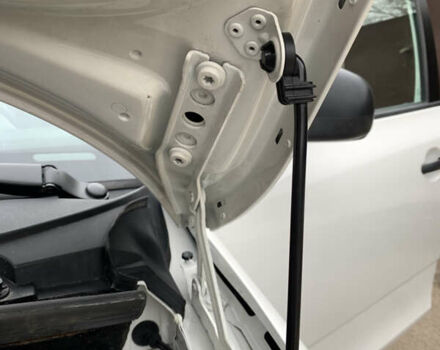 Белый Шкода Фабия, объемом двигателя 1.4 л и пробегом 210 тыс. км за 6600 $, фото 33 на Automoto.ua