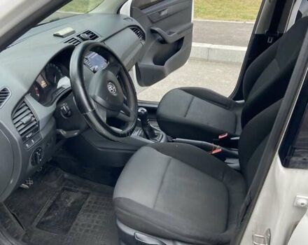 Белый Шкода Фабия, объемом двигателя 1 л и пробегом 184 тыс. км за 6000 $, фото 5 на Automoto.ua