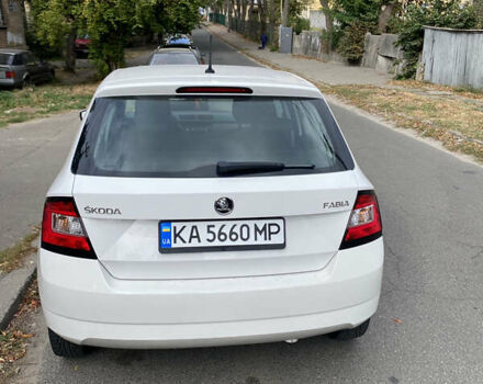 Белый Шкода Фабия, объемом двигателя 1.2 л и пробегом 220 тыс. км за 7000 $, фото 4 на Automoto.ua