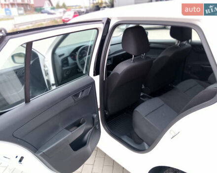 Белый Шкода Фабия, объемом двигателя 1.2 л и пробегом 112 тыс. км за 7500 $, фото 5 на Automoto.ua