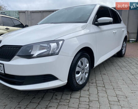 Белый Шкода Фабия, объемом двигателя 1 л и пробегом 176 тыс. км за 6900 $, фото 1 на Automoto.ua
