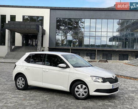 Белый Шкода Фабия, объемом двигателя 1 л и пробегом 203 тыс. км за 5900 $, фото 1 на Automoto.ua