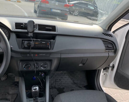 Белый Шкода Фабия, объемом двигателя 1 л и пробегом 170 тыс. км за 6900 $, фото 13 на Automoto.ua