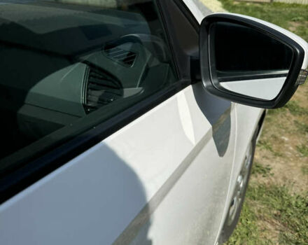 Белый Шкода Фабия, объемом двигателя 1.2 л и пробегом 160 тыс. км за 7500 $, фото 2 на Automoto.ua