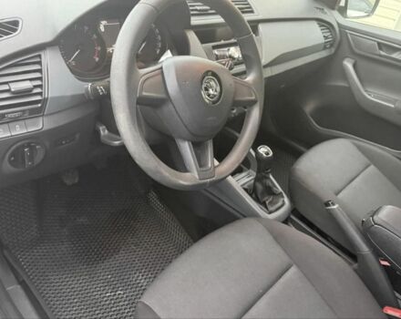 Белый Шкода Фабия, объемом двигателя 1 л и пробегом 118 тыс. км за 6300 $, фото 4 на Automoto.ua