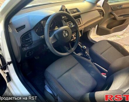 Белый Шкода Фабия, объемом двигателя 1 л и пробегом 148 тыс. км за 6599 $, фото 3 на Automoto.ua