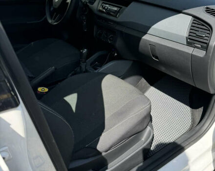 Белый Шкода Фабия, объемом двигателя 1.2 л и пробегом 160 тыс. км за 7500 $, фото 15 на Automoto.ua