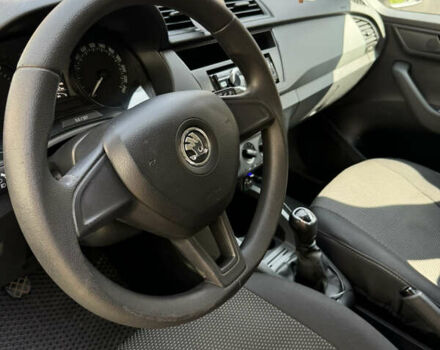 Белый Шкода Фабия, объемом двигателя 1.2 л и пробегом 160 тыс. км за 7500 $, фото 4 на Automoto.ua