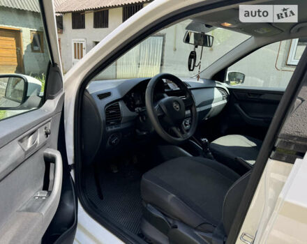 Белый Шкода Фабия, объемом двигателя 1.2 л и пробегом 160 тыс. км за 7500 $, фото 5 на Automoto.ua