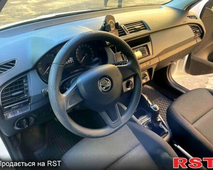 Белый Шкода Фабия, объемом двигателя 1 л и пробегом 148 тыс. км за 6599 $, фото 4 на Automoto.ua