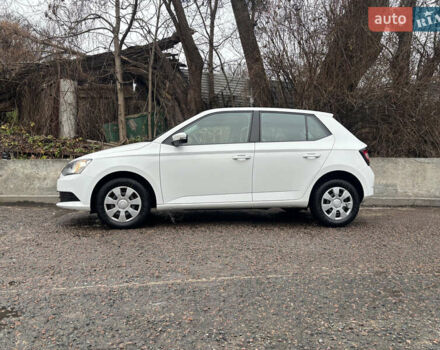 Белый Шкода Фабия, объемом двигателя 1 л и пробегом 97 тыс. км за 7400 $, фото 2 на Automoto.ua