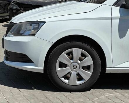 Белый Шкода Фабия, объемом двигателя 1.4 л и пробегом 230 тыс. км за 6990 $, фото 8 на Automoto.ua