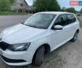Белый Шкода Фабия, объемом двигателя 1 л и пробегом 147 тыс. км за 7000 $, фото 1 на Automoto.ua