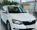 Белый Шкода Фабия, объемом двигателя 1.2 л и пробегом 170 тыс. км за 7400 $, фото 1 на Automoto.ua