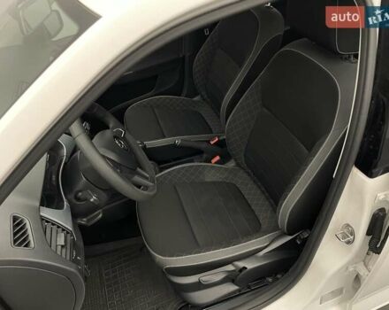 Шкода Фабия 2018 в Киеве на Automoto.ua Белый Шкода Фабия, объемом двигателя 1 л и пробегом 99 тыс. км за 8188 $, фото 7 на Automoto.ua