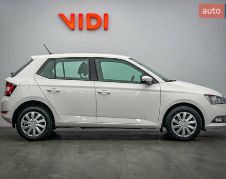 Белый Шкода Фабия, объемом двигателя 1 л и пробегом 82 тыс. км за 8434 $, фото 3 на Automoto.ua