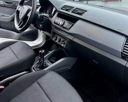 Білий Шкода Фабія, об'ємом двигуна 1 л та пробігом 137 тис. км за 7900 $, фото 13 на Automoto.ua