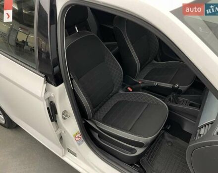 Шкода Фабия 2018 в Киеве на Automoto.ua Белый Шкода Фабия, объемом двигателя 1 л и пробегом 99 тыс. км за 8188 $, фото 15 на Automoto.ua