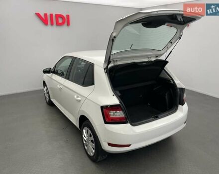 Белый Шкода Фабия, объемом двигателя 1 л и пробегом 97 тыс. км за 8131 $, фото 5 на Automoto.ua