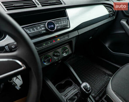 Белый Шкода Фабия, объемом двигателя 1 л и пробегом 82 тыс. км за 8434 $, фото 13 на Automoto.ua