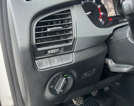 Білий Шкода Фабія, об'ємом двигуна 1 л та пробігом 170 тис. км за 6586 $, фото 17 на Automoto.ua