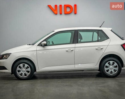 Белый Шкода Фабия, объемом двигателя 1 л и пробегом 70 тыс. км за 8553 $, фото 2 на Automoto.ua