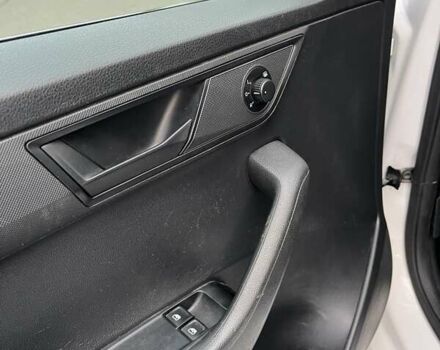 Білий Шкода Фабія, об'ємом двигуна 1 л та пробігом 170 тис. км за 6586 $, фото 15 на Automoto.ua