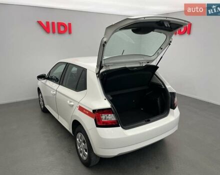 Белый Шкода Фабия, объемом двигателя 1 л и пробегом 44 тыс. км за 9327 $, фото 6 на Automoto.ua