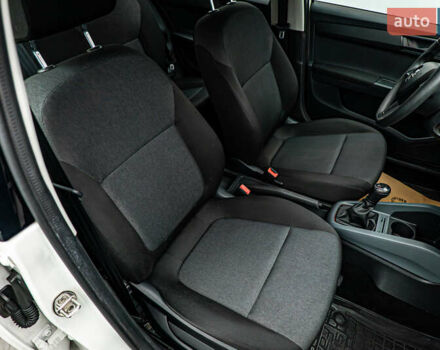 Белый Шкода Фабия, объемом двигателя 1 л и пробегом 70 тыс. км за 8553 $, фото 10 на Automoto.ua