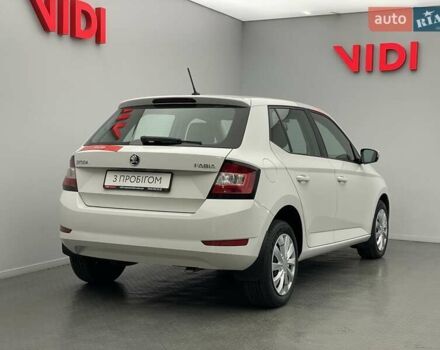Белый Шкода Фабия, объемом двигателя 1 л и пробегом 97 тыс. км за 8131 $, фото 1 на Automoto.ua