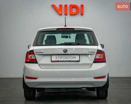 Белый Шкода Фабия, объемом двигателя 1 л и пробегом 82 тыс. км за 8434 $, фото 5 на Automoto.ua