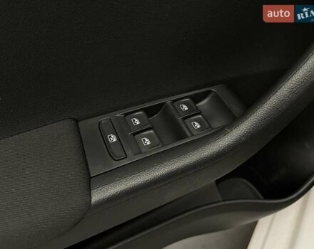 Белый Шкода Фабия, объемом двигателя 1 л и пробегом 97 тыс. км за 8131 $, фото 11 на Automoto.ua