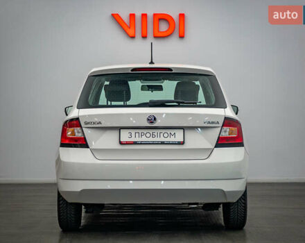 Белый Шкода Фабия, объемом двигателя 1 л и пробегом 70 тыс. км за 8553 $, фото 5 на Automoto.ua