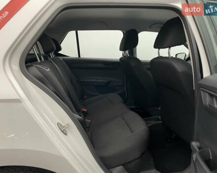 Белый Шкода Фабия, объемом двигателя 1 л и пробегом 44 тыс. км за 9327 $, фото 14 на Automoto.ua