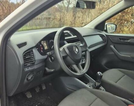 Білий Шкода Фабія, об'ємом двигуна 1 л та пробігом 140 тис. км за 6900 $, фото 6 на Automoto.ua