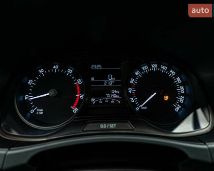 Белый Шкода Фабия, объемом двигателя 1 л и пробегом 70 тыс. км за 8553 $, фото 8 на Automoto.ua