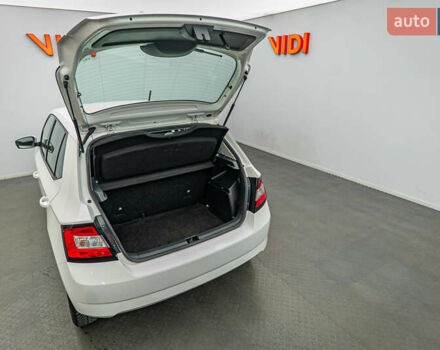 Белый Шкода Фабия, объемом двигателя 1 л и пробегом 70 тыс. км за 8553 $, фото 6 на Automoto.ua