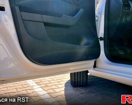 Шкода Фабия 2018 в Киеве на Automoto.ua Белый Шкода Фабия, объемом двигателя 1 л и пробегом 113 тыс. км за 8700 $, фото 4 на Automoto.ua