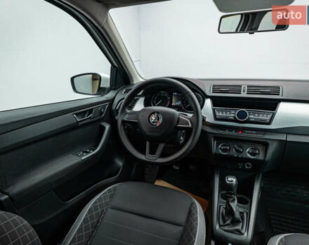 Белый Шкода Фабия, объемом двигателя 1 л и пробегом 82 тыс. км за 8434 $, фото 10 на Automoto.ua